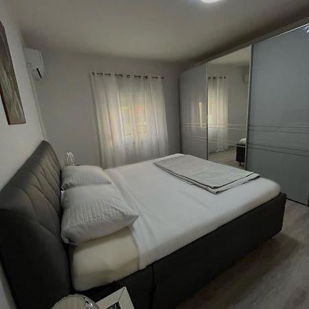 Apartment Leona & Doris ビビニェ エクステリア 写真