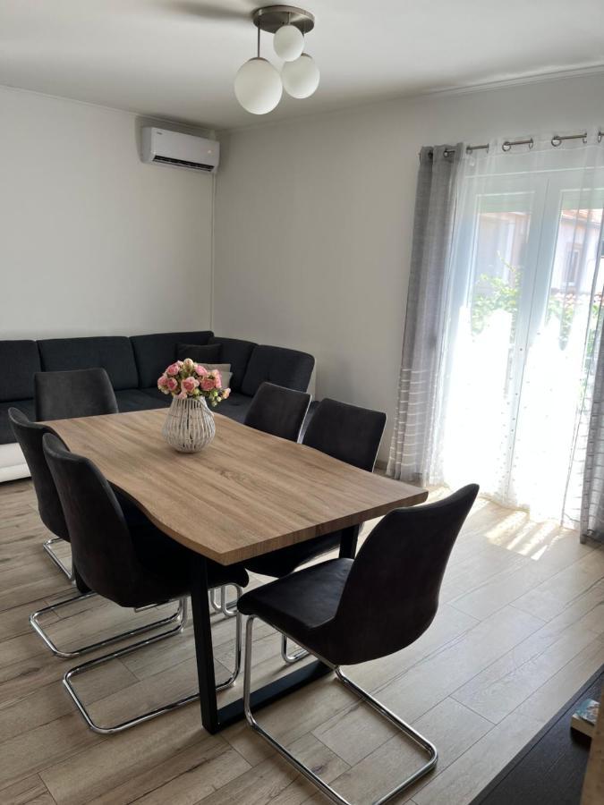 Apartment Leona & Doris ビビニェ エクステリア 写真