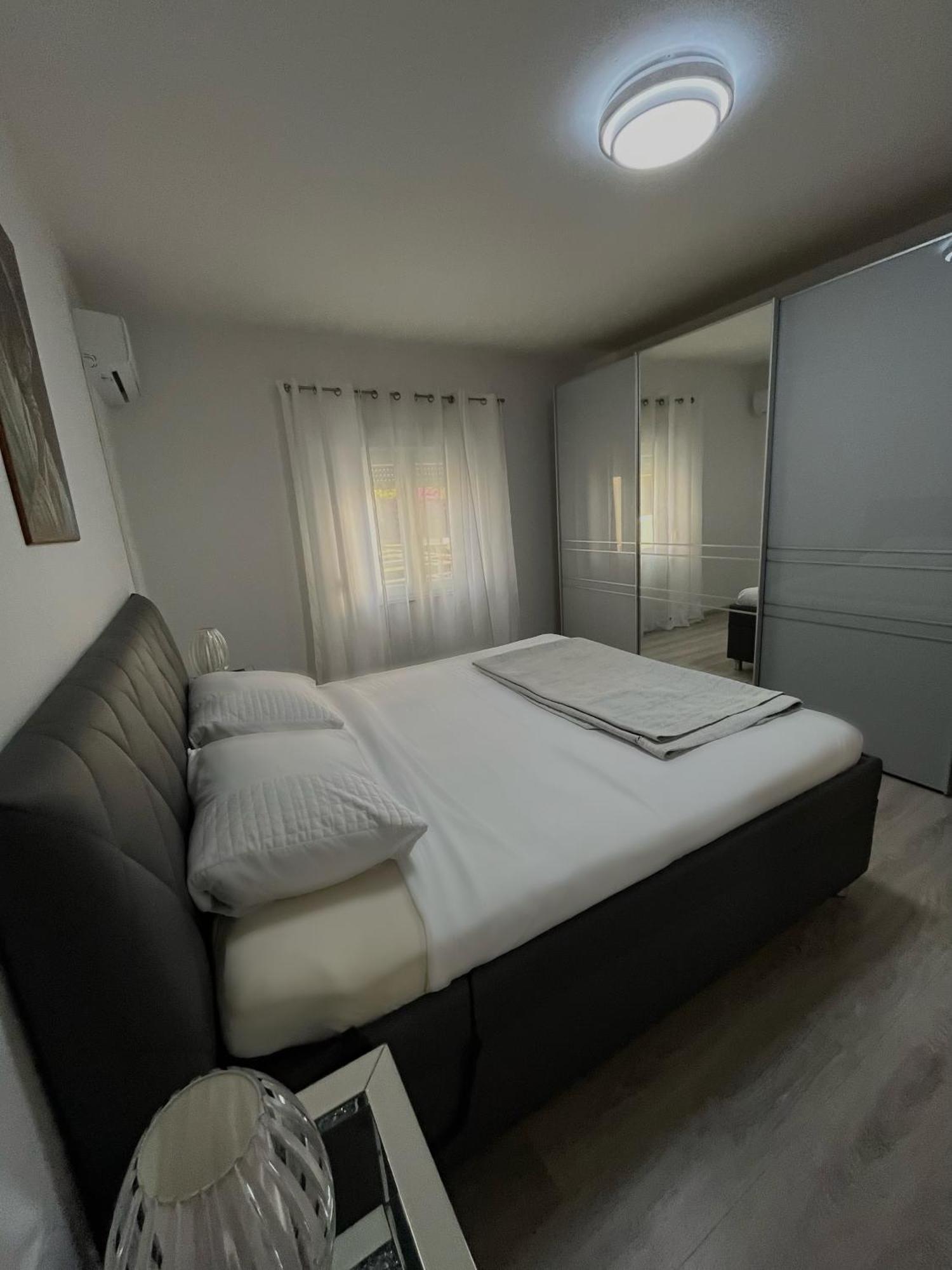 Apartment Leona & Doris ビビニェ エクステリア 写真