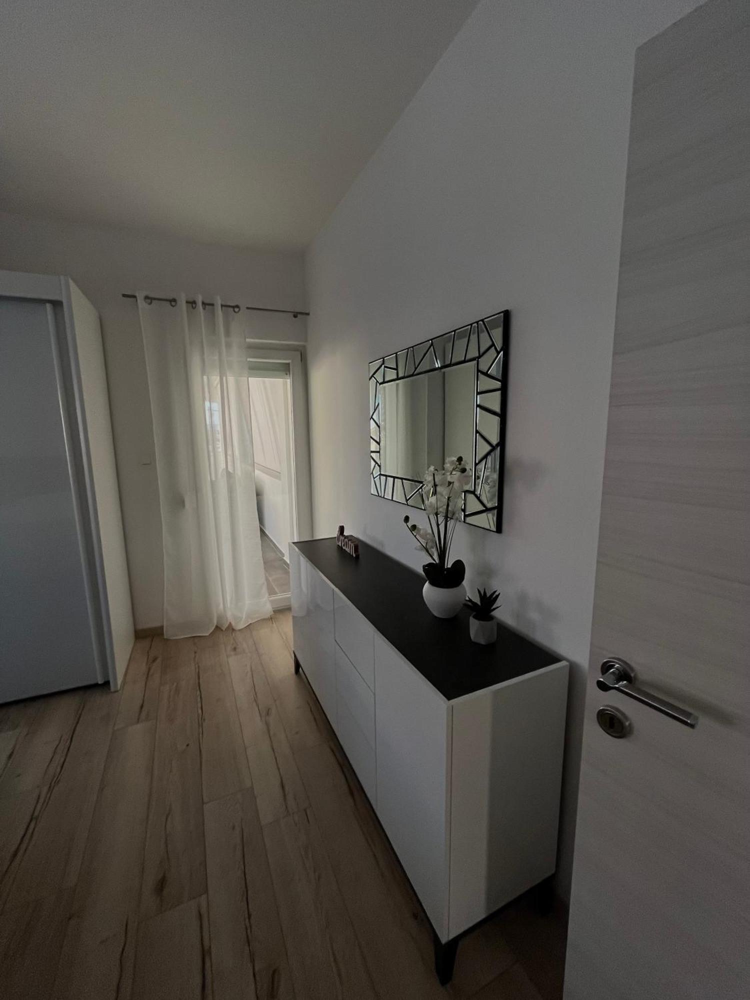 Apartment Leona & Doris ビビニェ エクステリア 写真